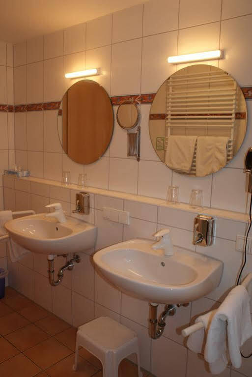 Autenrieder Brauereigasthof Ichenhausen Exterior photo